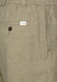 Selected Homme SLHREGULAR BRODY NOOS - Kratke hlače - olive branch/oatmeal