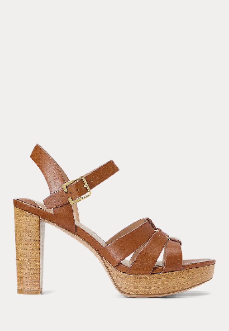 Hnedé kožené platformové sandále s prekríženými popruhmi, s prackou okolo členku a textúrovaným dreveným blokovým podpätkom.