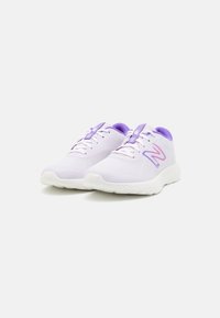 New Balance 520V8 UNISEX - Silniční běžecké boty - lilac