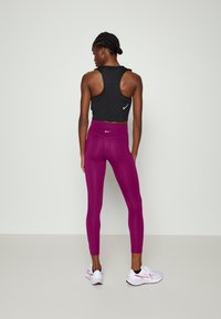 Nike Performance RUN 7/8 - Leggings - sangria white