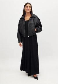 NA-KD Maxi šaty - black