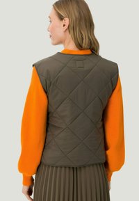 zero Waistcoat - crocodile