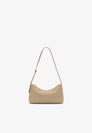 Beżowa torba na ramię z regulowanym paskiem, zdobiona fakturowanym kwiatowym wzorem i zamknięciem na zamek błyskawiczny u góry.