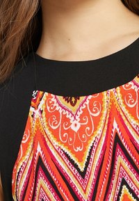 Dorothy Perkins Petite Denní šaty - red