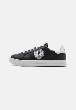 Trainers - black