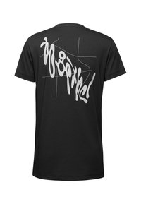 Svart bomullströja med en stor, abstrakt vit grafisk design på baksidan, med kurviga linjer och ett rutmönster. Korta ärmar.