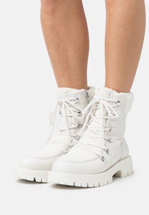 Lace-up ankle boots - white