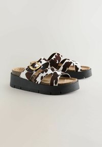 REGULAR FIT - FOREVER COMFORT BUCKLE DETAIL - Natikače na petu - new cow print