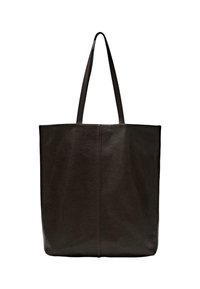 Zwarte leren tote bag met twee lange handvatten, een platte rechthoekige vorm, gladde textuur en minimalistisch ontwerp zonder zichtbare hardware.