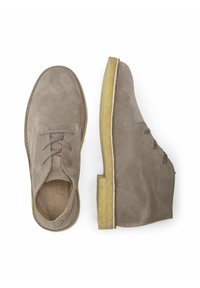 Selected Homme SLHRICCO CHUKKA - Botine cu șireturi - almondine