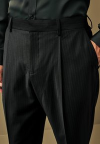 Next REGULAR FIT - Pantaloni de costum - black