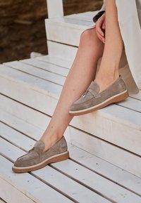 Cesare Gaspari Loafers - beige