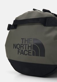 The North Face BASE CAMP DUFFEL - XS - Bolsa de viaje - new taupe green/black