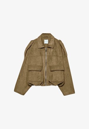 Braune, kurze Wildlederjacke mit Reißverschluss vorne, weitem Kragen, langen Ärmeln, Schulterdetails und zwei großen aufgesetzten Taschen vorne.