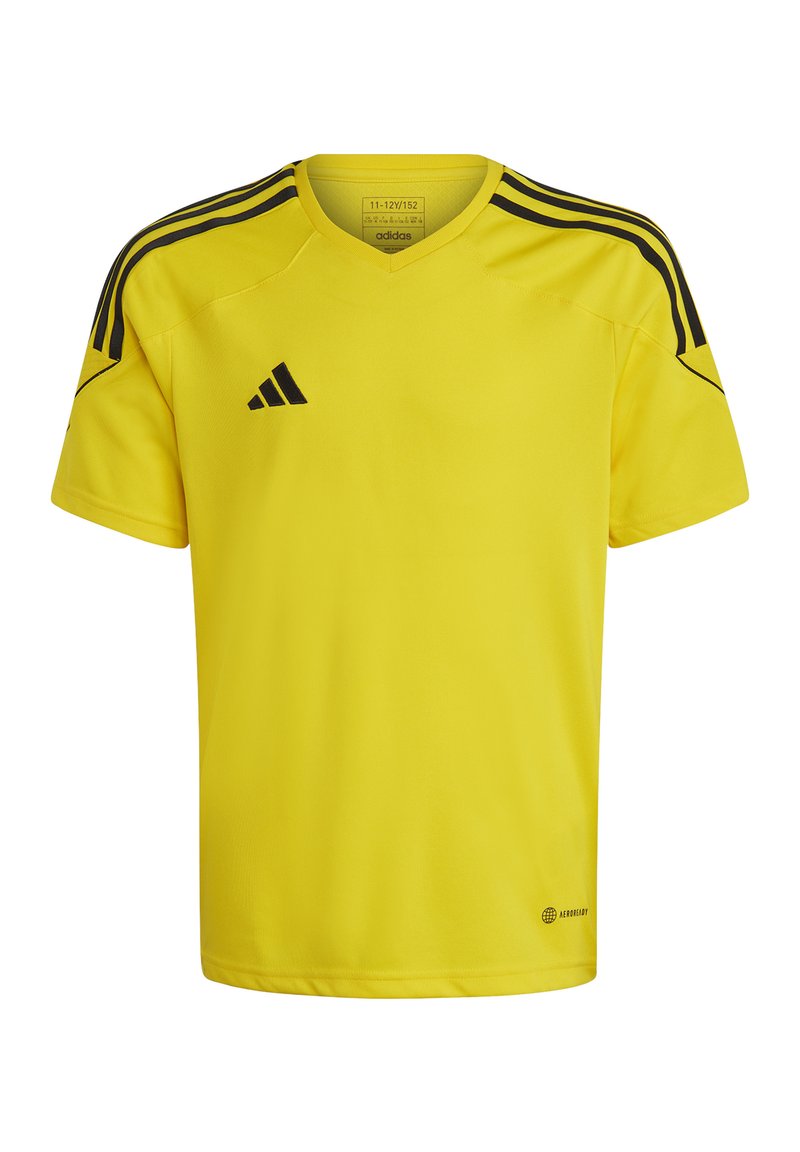 Geel voetbalshirt met korte mouwen en V-hals, zwarte strepenaccenten op de schouders en AeroReady-merk op de voorkant rechtsonder.