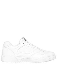 Zapatillas deportivas blancas hechas de cuero sintético, con puntera redonda, suela de goma plana y detalles de acento perforados en los laterales.