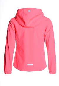 Chaqueta con capucha de color rosa brillante, con mangas largas, puños elásticos y un parche de logo reflectante en la parte baja de la espalda, vista desde atrás.