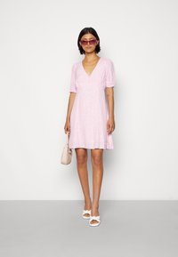 Forever New EMILY SKATER MINI DRESS  - Vestido camiseiro - quartz