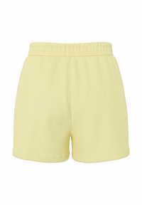Lysegule shorts med elastisk talje, lavet af glat stof og med lige kant, vist bagfra på en hvid baggrund.