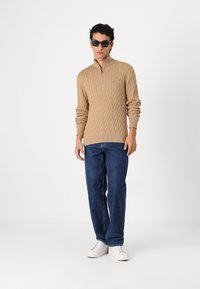 Tommy Hilfiger CLASSIC CABLE ZIP MOCK - Jumper - safari canvas