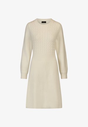 Helles, gestricktes Kleid mit langen Ärmeln, das an der Oberseite eine Kabelstrickstruktur und durchgehend gerippte Details im Rockbereich aufweist.