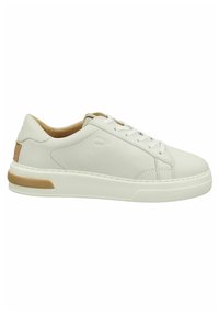 Weiße Leder-Sneaker mit glatter Textur, abgerundeter Zehenpartie, flachen Schnürsenkeln und einem tanfarbenen Akzent an Ferse und Sohle. Lässiges Design für den täglichen Gebrauch.