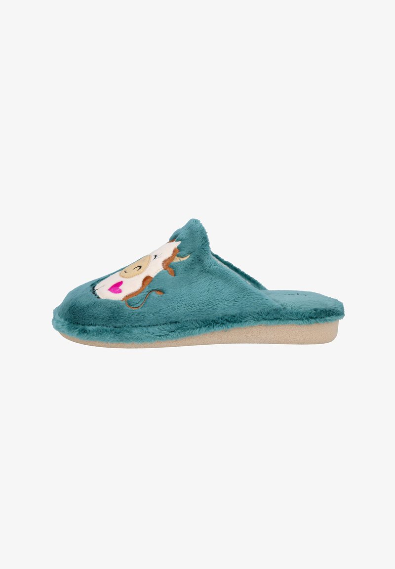 Zapatilla de casa turquesa, esponjosa, con diseño de cara de vaca, textura suave, parte trasera abierta y suela beige. Presenta acentos bordados en colores contrastantes.