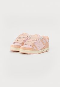 Globe SABRE - Joggesko - pink