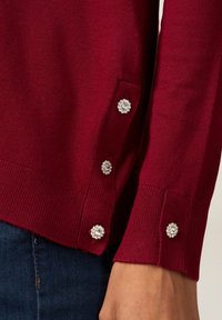 Oltre GIROCOLLO CON BOTTONI GIOIELLO - Maglione - bordeaux