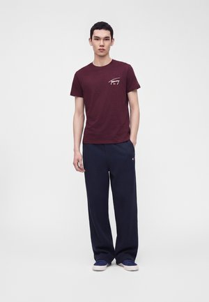 Tommy Jeans, SLIM SIGNATURE CHEST TEE UNISEX - Basic T-shirt - calypso berry