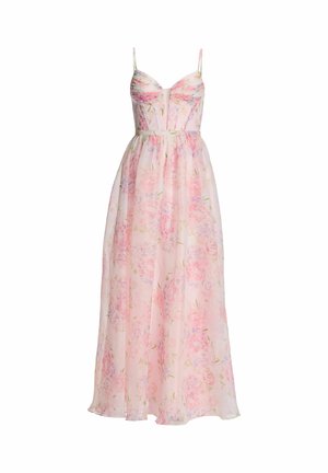 Robe maxi rose clair à fleurs avec fines bretelles, corsage froncé ajusté et jupe fluide transparente.
