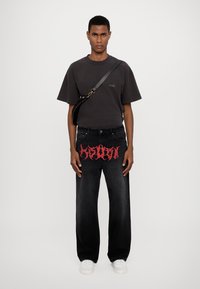 Ksubi MAXX SABBATH - Široke kavbojke - black