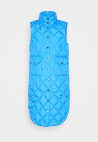 Blauw gewatteerd mouwloos vest met een hoge kraag, drukknoopsluiting en twee voorzakken. Glad, glanzend materiaal met een ruitpatroon textuur.