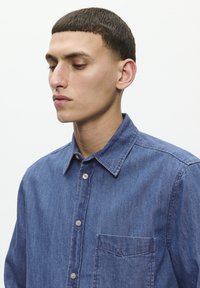 DOUBLE A BY W.W. ADRIAN - Camisa - medium blue denim