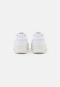Reebok Classic CLUB C DOUBLE GEO - Sapatilhas - footwear white/chalk