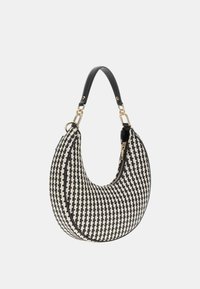 Sac hobo avec un motif tissé noir et blanc, une sangle en cuir, des détails en métal doré et une fermeture zippée ; forme arrondie avec une finition texturée.