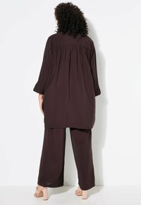 Ulla Popken V-NECK SNAP CLOSE - Vest - mahogany
