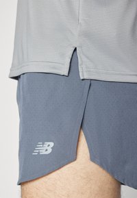 New Balance SPLIT SHORT - Pantalón corto de deporte - graphite