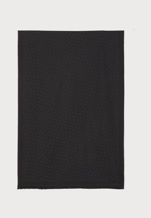 Écharpe noire avec un motif subtil, bords finis et une texture douce. Présente un petit logo de marque dans le coin. Forme rectangulaire.