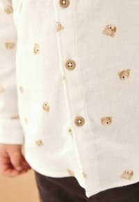Next GRANDAD COLLAR PRINTED - REGULAR FIT - Ing - white bear aop