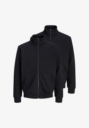 Zwei schlichte schwarze Zip-up-Jacken mit hohem Kragen und Fronttaschen, auf weißem Hintergrund gezeigt.