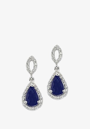 Orecchini a goccia in argento sterling con pietre blu scuro a forma di pera circondate da accenti di gemme trasparenti in un design testurizzato.