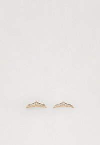 Pendientes de metal color dorado con un diseño de ola, que presentan acentos de strass a lo largo del centro, textura suave y forma minimalista.