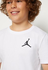 Jordan JUMPMAN AIR UNISEX - T-shirt basic - white