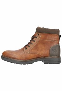 Botas de tobillo de cuero marr�ón con un acabado texturizado, que presentan ojales de metal, cordones marrones y un acento de color marrón contrastante en el cuello y el tacón.