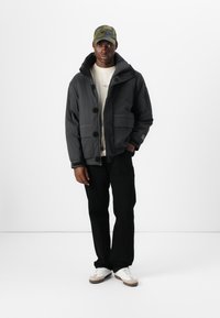 Oakley PUFFY JACKET - Téli dzseki - phantom