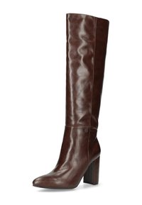 Lange, donkerbruine leren dameslaars met een spitse neus en een chunky hoge hak, met lichte plooien op de schacht.