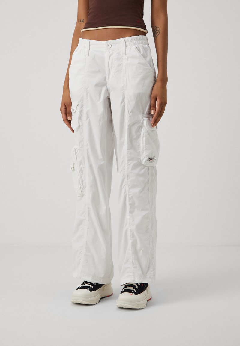 BDG Urban Outfitters - LOW RISE  - Pantalones cargo - white, Ampliar