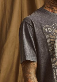 Next LICENCE  - Majica kratkih rukava s printom - grey acid wash led zeppelin