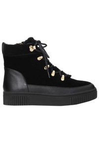 Sneaker alte nere realizzate in camoscio e pelle, con occhielli dorati, design con lacci e suola in gomma texturizzata.